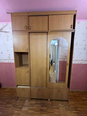 Мебель шкаф стол даром!