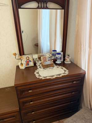 Продам комод с зеркалом