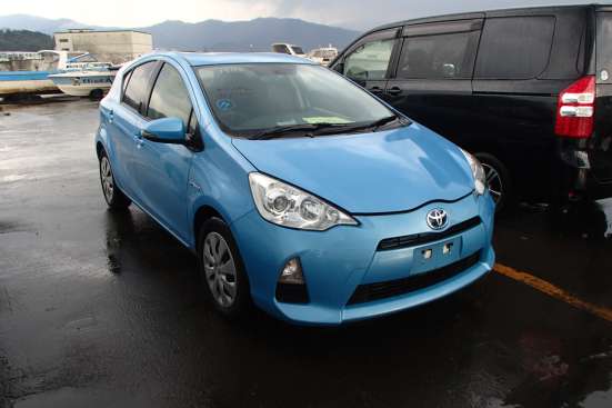 Toyota Aqua гибридный хетчбек