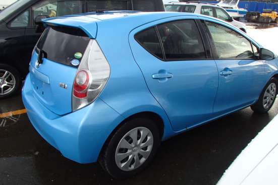 Toyota Aqua гибридный хетчбек в Москве фото 10