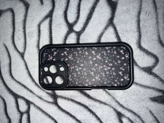 Чехол на iPhone 16 про