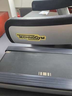 Беговая дорожка Technogym в Москве фото 7
