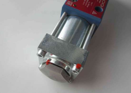 Сервоклапан MOOG D633