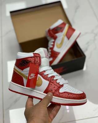 Кроссовки Nike в Бийске