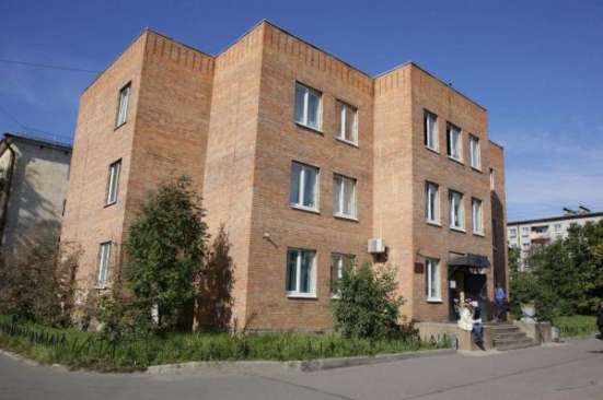Офисное здание с участком в Санкт-Петербурге