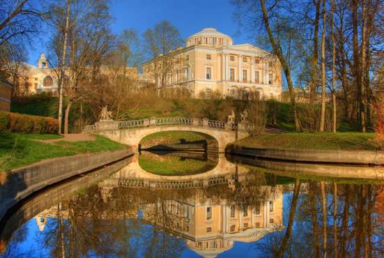 Земля у Павловска в Санкт-Петербурге