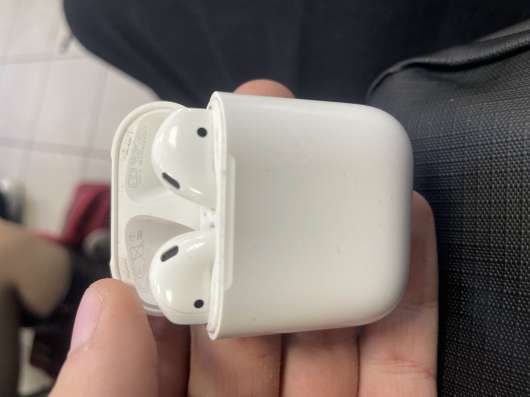 Продам AirPods