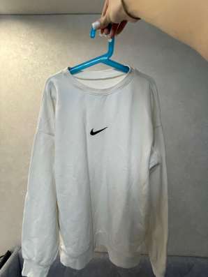 Белая Оверсайз кофта Nike