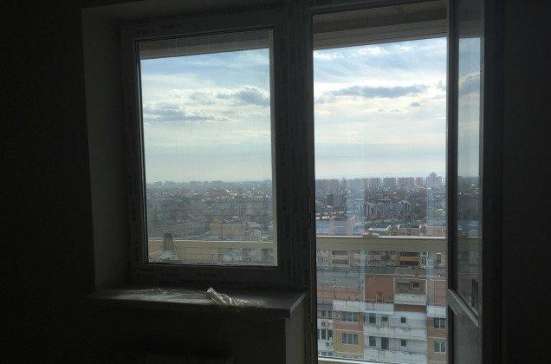 Продам однокомнатную квартиру в Краснодар.Жилая площадь 50,30  кв.м.Этаж 19.Дом монолитный.