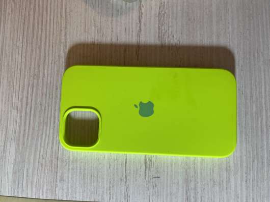 Чехол на iPhone 13