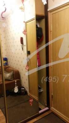 Продам однокомнатную квартиру в Москве. Жилая площадь 39 кв.м. Этаж 16. Есть балкон.