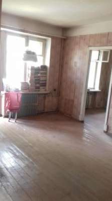 Продам двухкомнатную квартиру в Коломне. Жилая площадь 45 кв.м. Этаж 3. Дом кирпичный. в Коломне