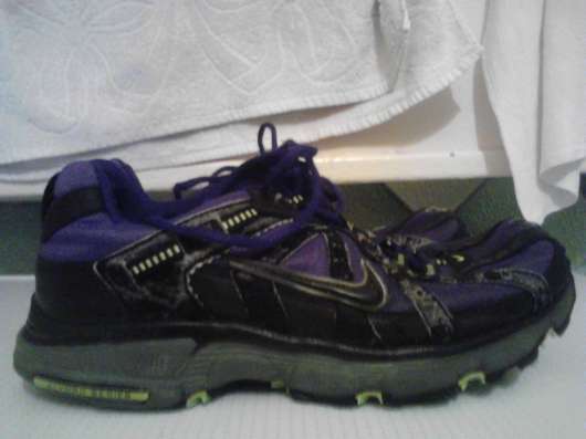 Продам кроссовки NIKE