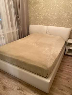 Двуспальная кровать с матрасом