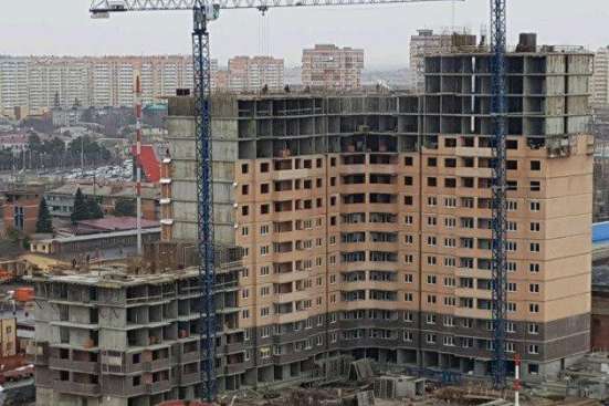 Продам трехкомнатную квартиру в Краснодар.Жилая площадь 80  кв.м.Этаж 10.Дом монолитный.