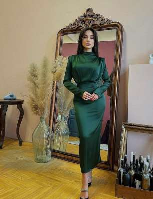 Платье праздничное нарядное вечернее атласное