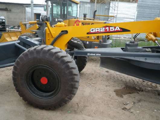 Автогрейдер XCMG GR215A