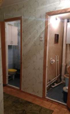 Продам двухкомнатную квартиру в Подольске. Жилая площадь 53 кв.м. Этаж 3. Дом панельный.