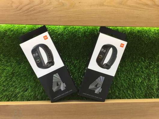 Фитнес трекер Mi Band4