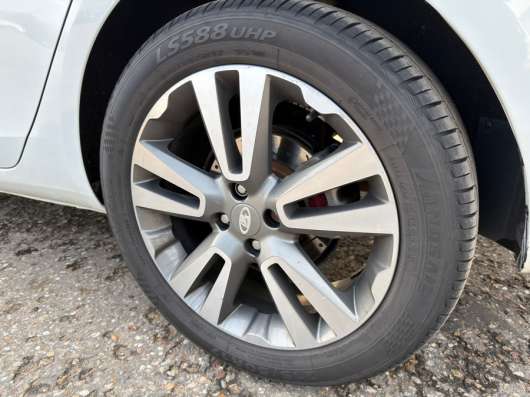 Продаю Lada vesta 1.8 в Москве
