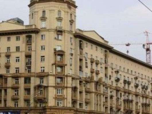 Продам многомнатную квартиру в Москва.Жилая площадь 140  кв.м.Этаж 4.Дом кирпичный.