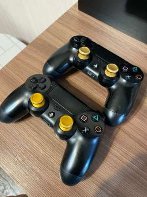 Продам PS4 + 2 геймпада +провод hdmi в Томске