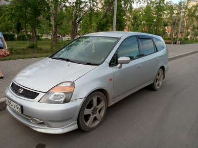 легковой автомобиль Honda Stream