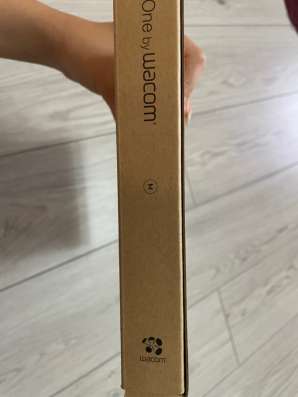 Графический планшет One by Wacom Medium (CTL-472/M) с пером