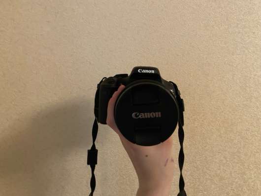 Canon EOS 600D с объективом 18–55 mm IS