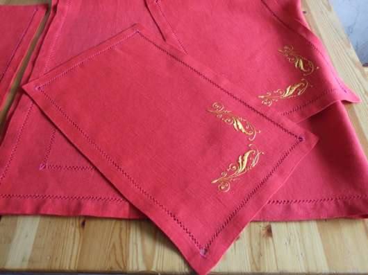 Скатерть с мережкой красная в Москве