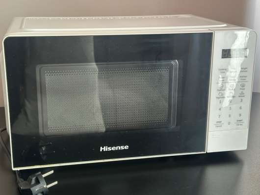 Микроволновка Hisense