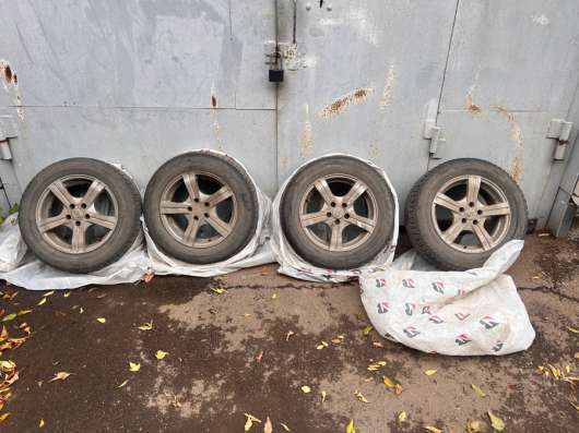 Продам диски с резиной в Красноярске