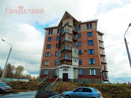 Продам трехкомнатную квартиру в Вологда.Жилая площадь 83  кв.м.Дом кирпичный.Есть Балкон.
