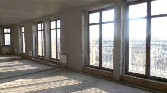 Продам трехкомнатную квартиру в Москве. Жилая площадь 128 кв.м. Этаж 9. Дом монолитный.