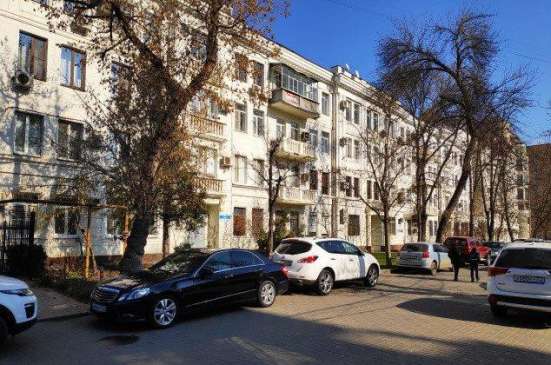 Продам трехкомнатную квартиру в Краснодар.Жилая площадь 78,90  кв.м.Этаж 1.Дом кирпичный.