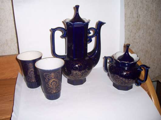 Кофейник, сахарница, стаканы