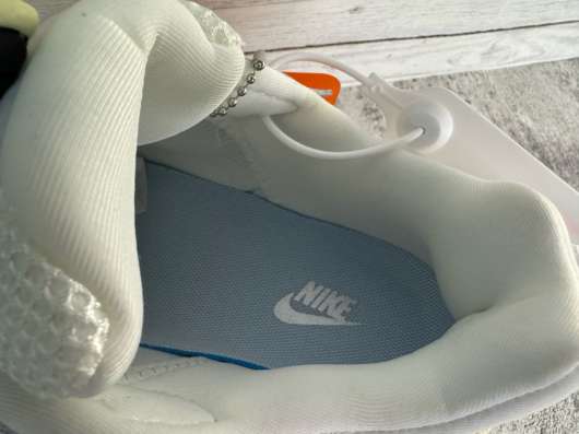 Кроссовки Nike V2K Run в Москве