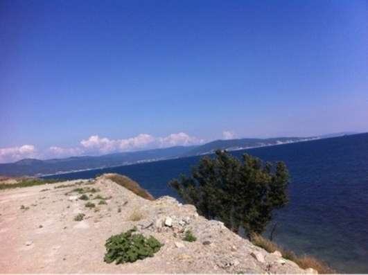 Участок на берегу моря