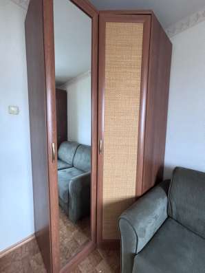 Два больших угловых шкафа