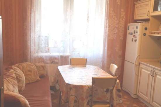 Продам однокомнатную квартиру в Раменское. Жилая площадь 42 кв.м. Этаж 10.