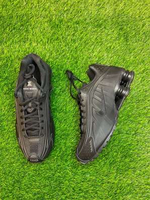 Nike SHOX R4