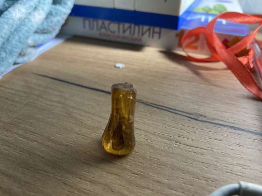 Окаменелая смола