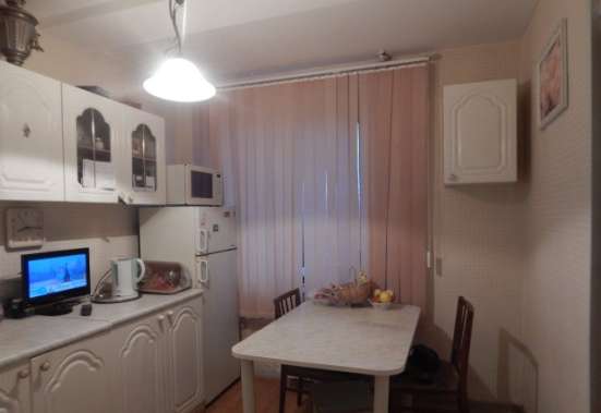 Продам двухкомнатную квартиру в Подольске. Жилая площадь 54 кв.м. Этаж 6. Есть балкон.