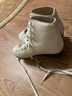 Продам фигурные коньки