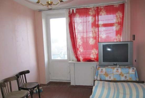 Продам двухкомнатную квартиру в Подольске. Жилая площадь 47 кв.м. Этаж 8. Есть балкон.