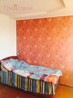 Продам трехкомнатную квартиру в Вологда.Жилая площадь 60,10  кв.м.Дом панельный.Есть Балкон.
