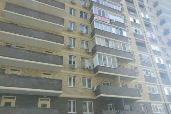 Продам однокомнатную квартиру в Краснодар.Жилая площадь 37  кв.м.Этаж 3.Дом монолитный.
