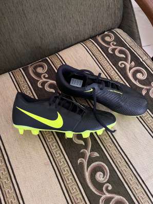 Футбольные бутсы Nike