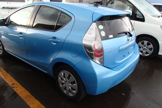 Toyota Aqua гибридный хетчбек в Москве