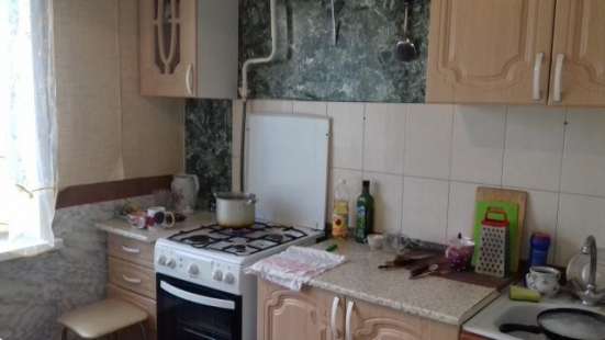 Продам однокомнатную квартиру в Коломне. Жилая площадь 34 кв.м. Этаж 1. Дом панельный.